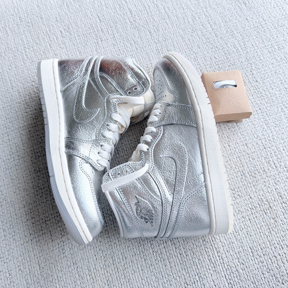 Air jordan 1 retro og high chrome women